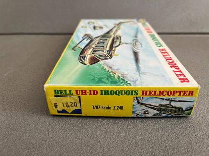 Maquette Militaire Bell UH-1D Iroquois Hélicoptère Roco 1/87