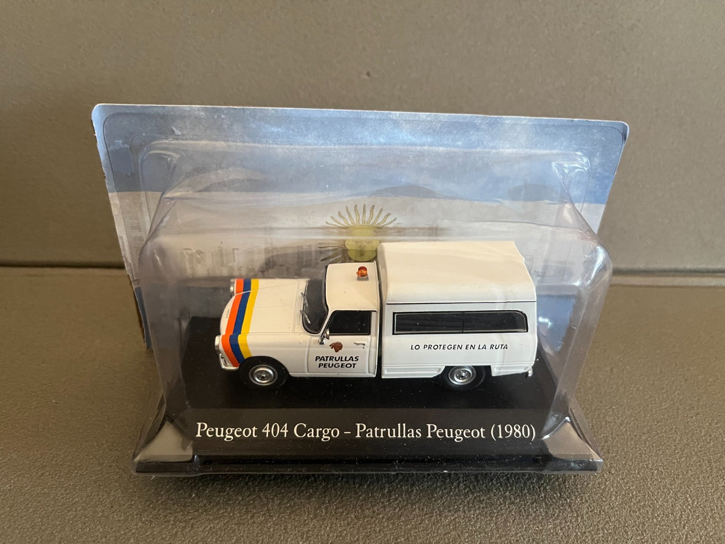 Voiture Miniature Peugeot 404 Cargo Patrullas 1980 Ixo Argentine au 1/43