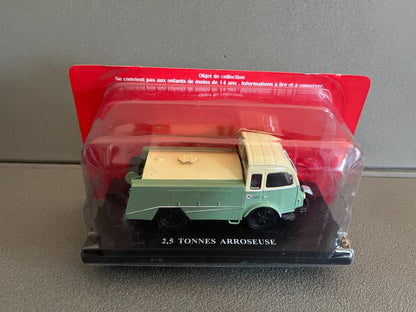 Voiture Miniature Renault 2,5 Tonnes Arroseuse Hachette 1/43