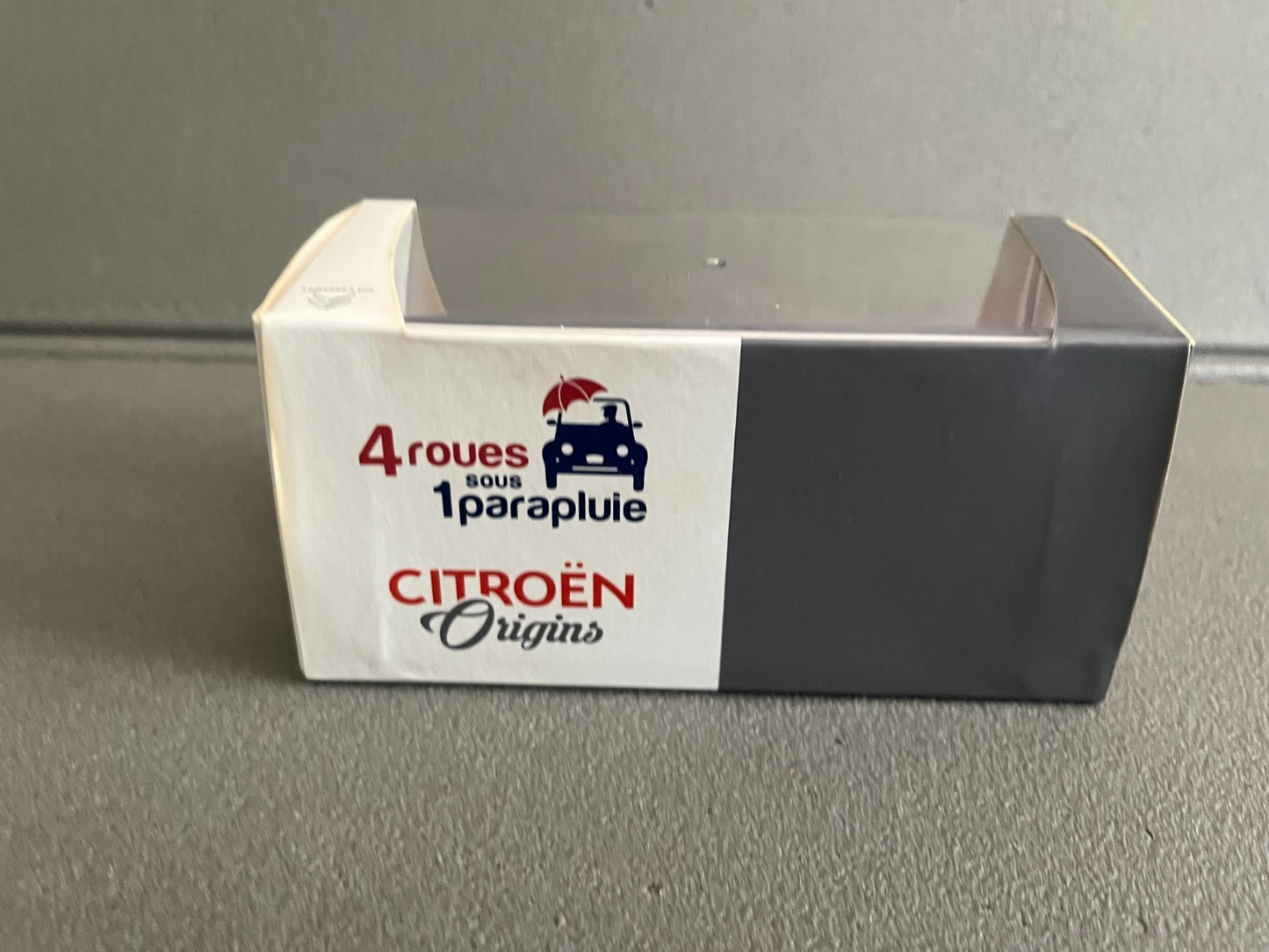 Voiture miniature Citroen 2CV 6 Rose 4 Roues Sous un Parapluie N°8 Eligor 1/43