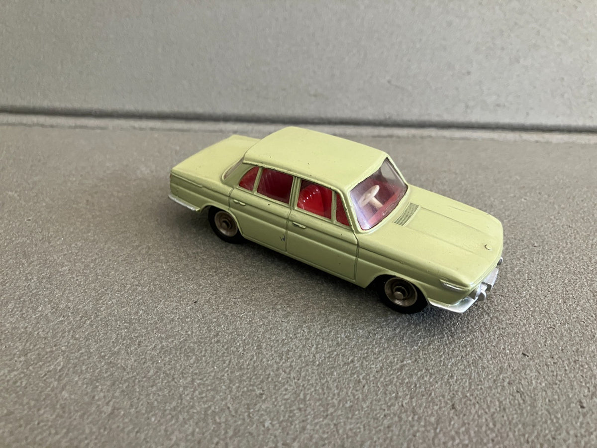 Ancienne Voiture Miniature BMW 1500 534 France Meccano Dinky Toys 1/43