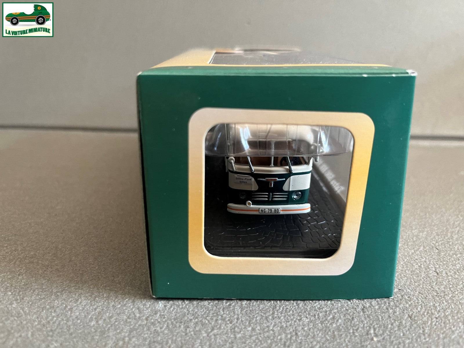 Voiture miniature Tatra 500 HB 1950 Autocar Autobus Bus Collection Atlas 1/72