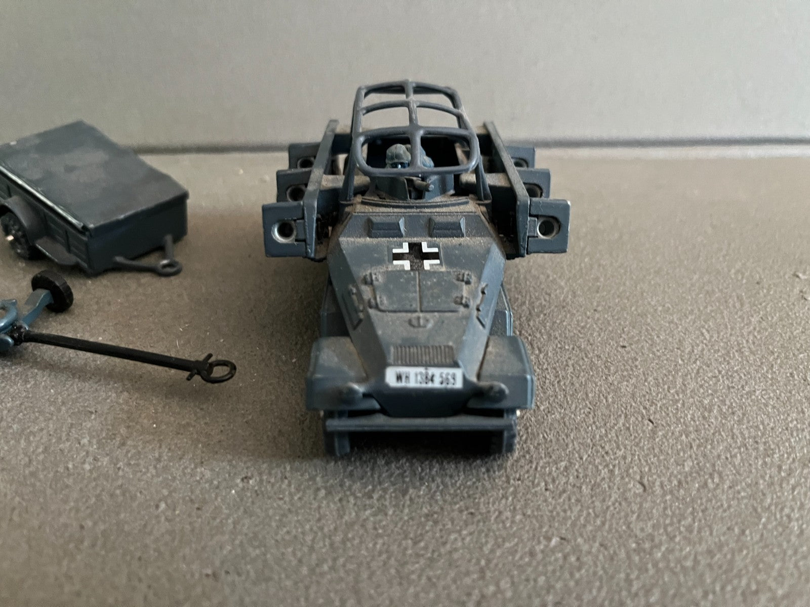 Ancienne Miniature Militaire Hanomag Rocket Launcher + Remorque Corgi Défauts