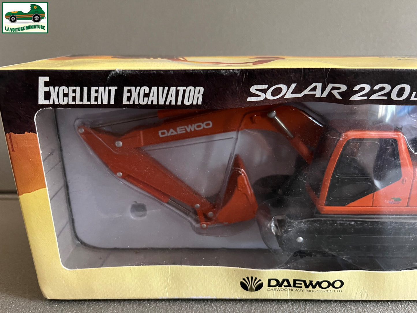 Miniature Véhicule de chantier Excavateur Daewoo Solar 220 LC-V au 1/40