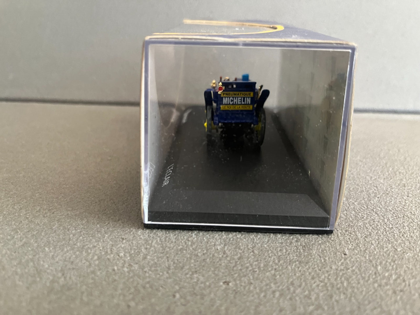 Voiture miniature L'Eclair Michelin Altaya Peugeot 1/43