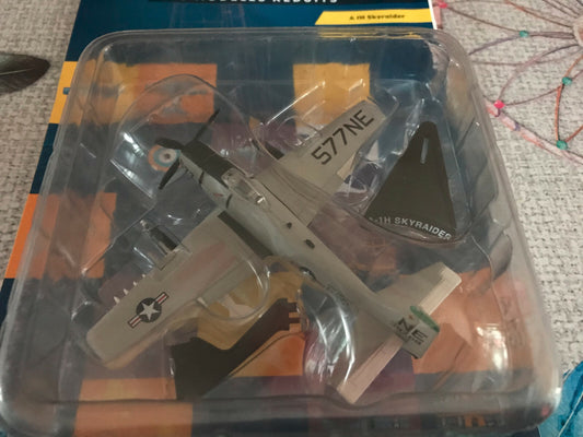 Avion miniature Militaire A-1H Skyraider 1/110 Delprado