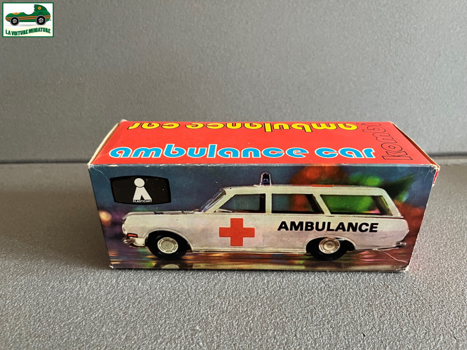 Ancien Jouet Voiture Plasticart Kombi Ambulance Car Tole Metal Made in GDR 1/30