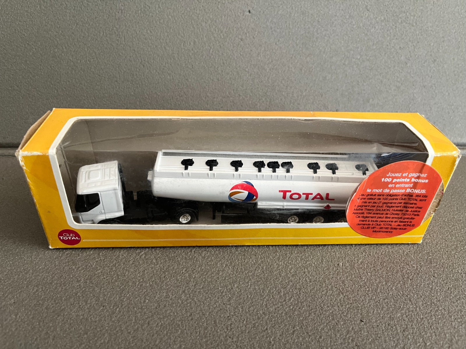 Voiture miniature Camion Semi Remorque Citerne Renault Premium Total Norev 1/87