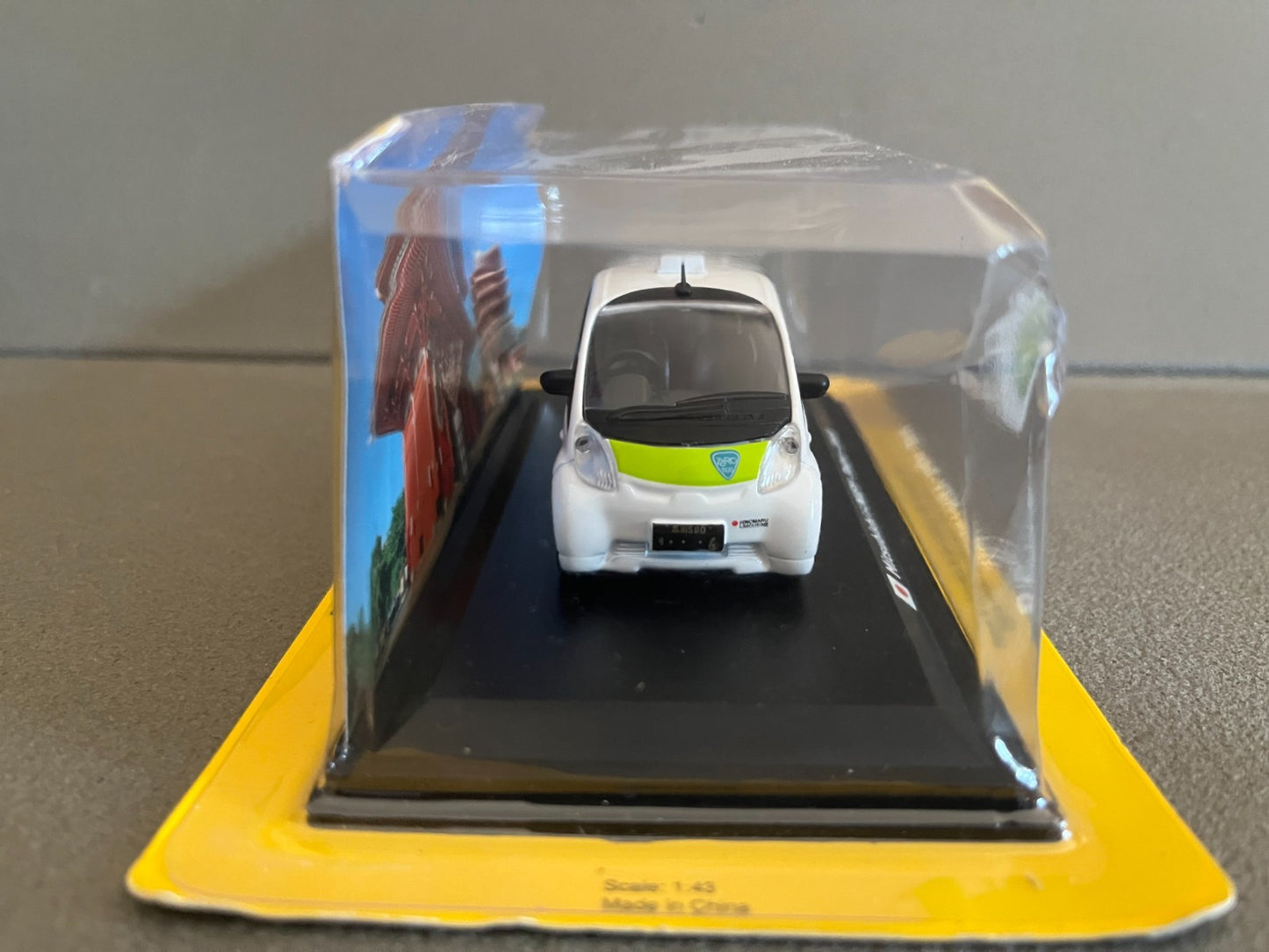 Voiture Miniature Mitsubishi i-MiEV Tokyo 2010 Taxi du Monde au 1/43