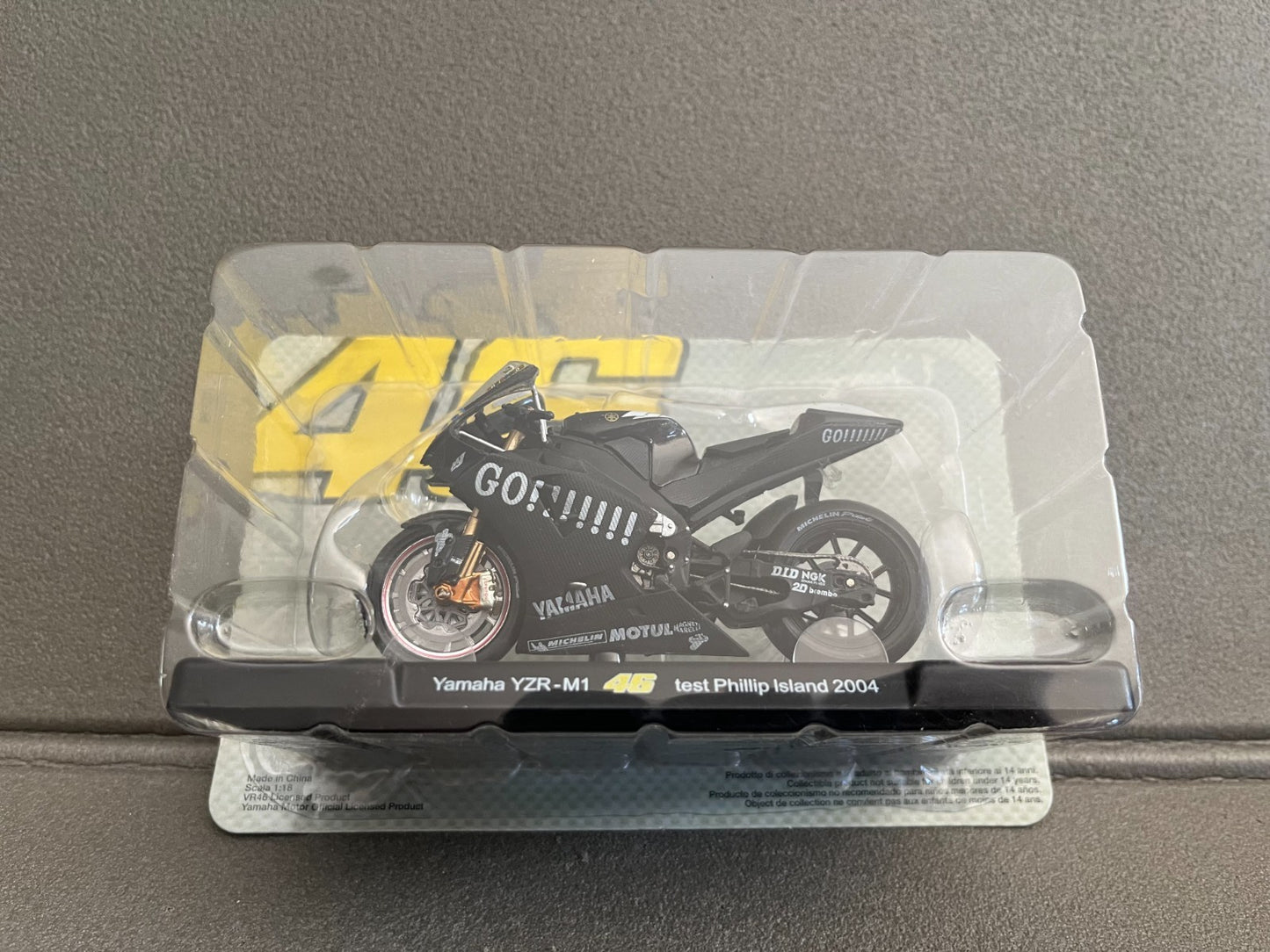 Moto GP miniature Valentino Rossi 46 Yamaha YZR-M1 Test Phillip Island 2004 1/18