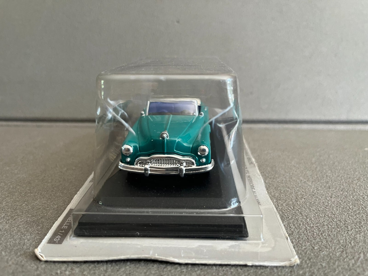 Voiture Miniature américaine Buick 1949 au 1/43