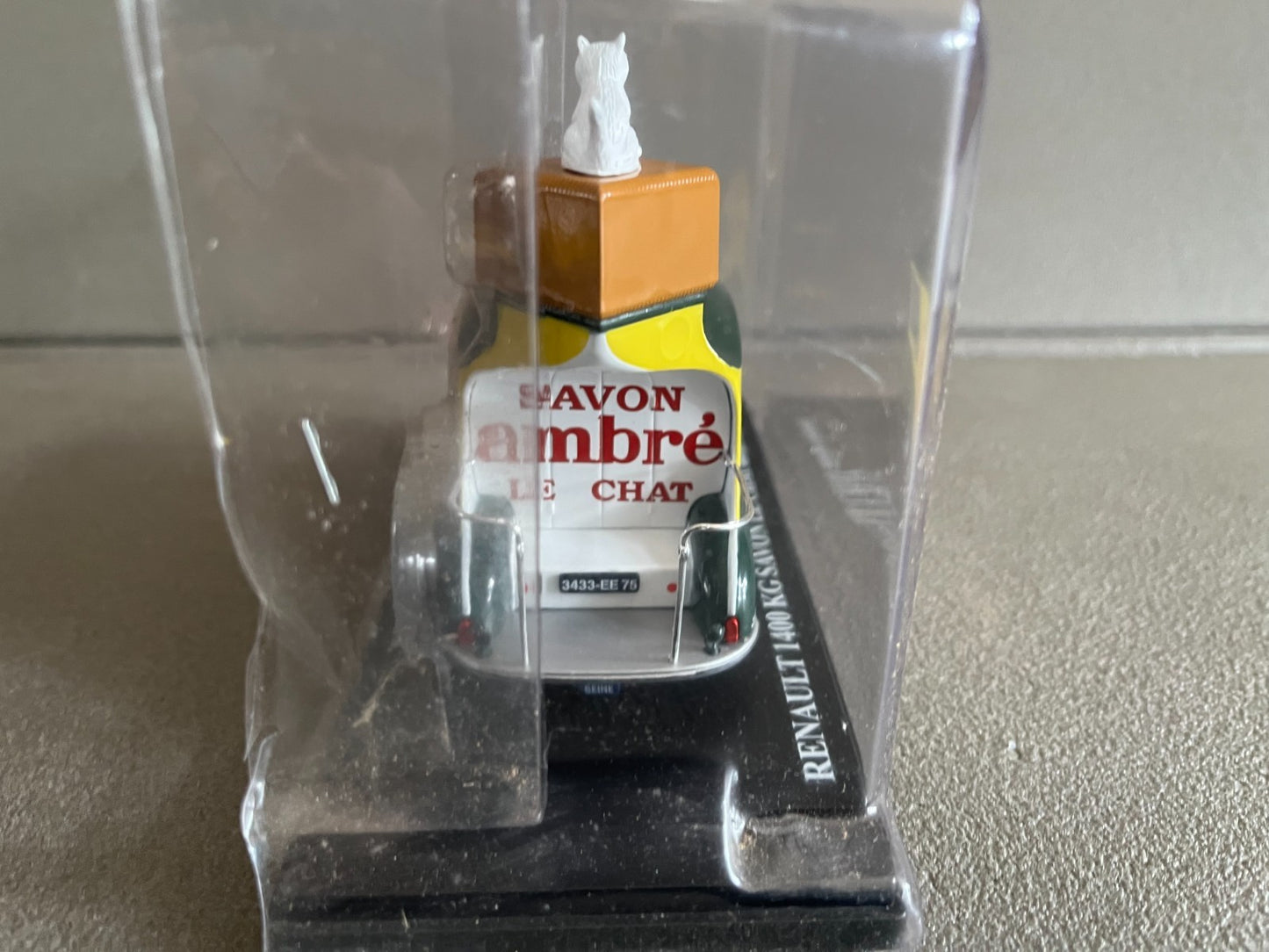 Voiture miniature Camion Renault 1400 KG Savon le Chat Auto Plus Hachette 1/43