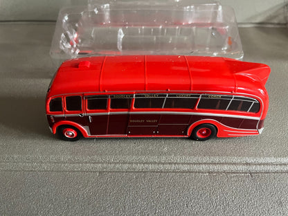 Voiture miniature AEC Regal III Dorsal Fin 1/43 Autobus Autocars du Monde