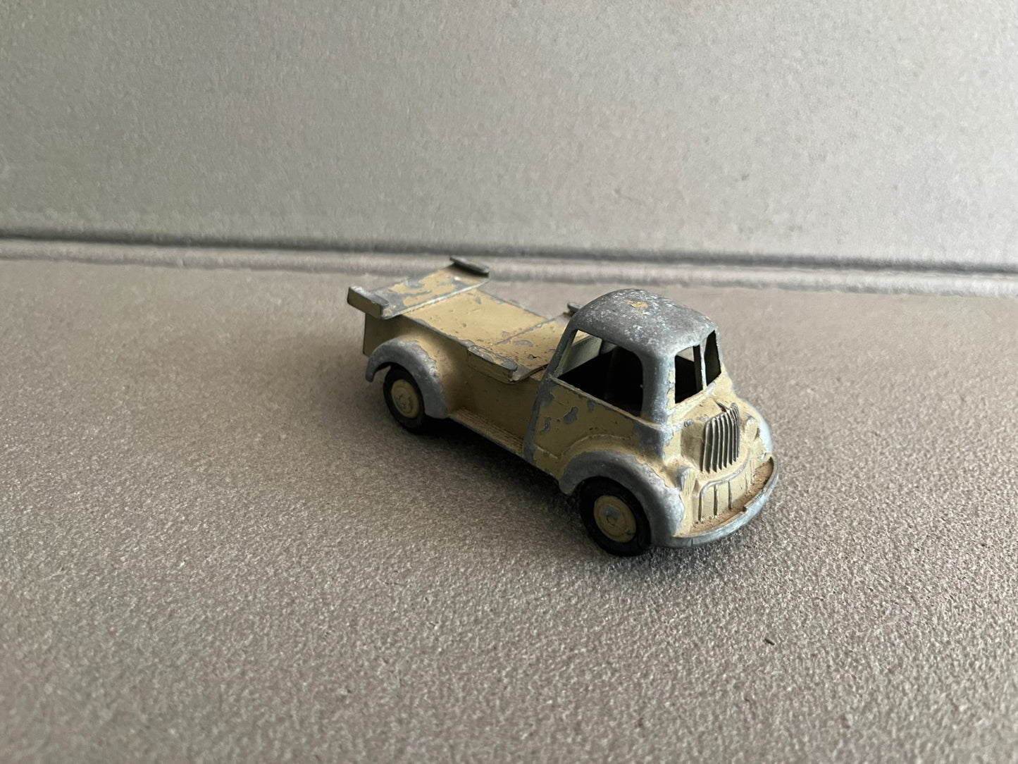 Ancienne Miniature Jouet Camion Made in Israel Gamda Epave