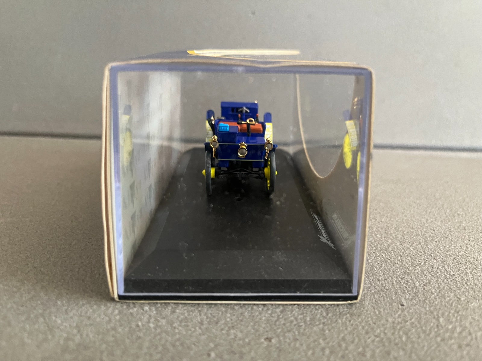 Voiture miniature L'Eclair Michelin Altaya Peugeot 1/43