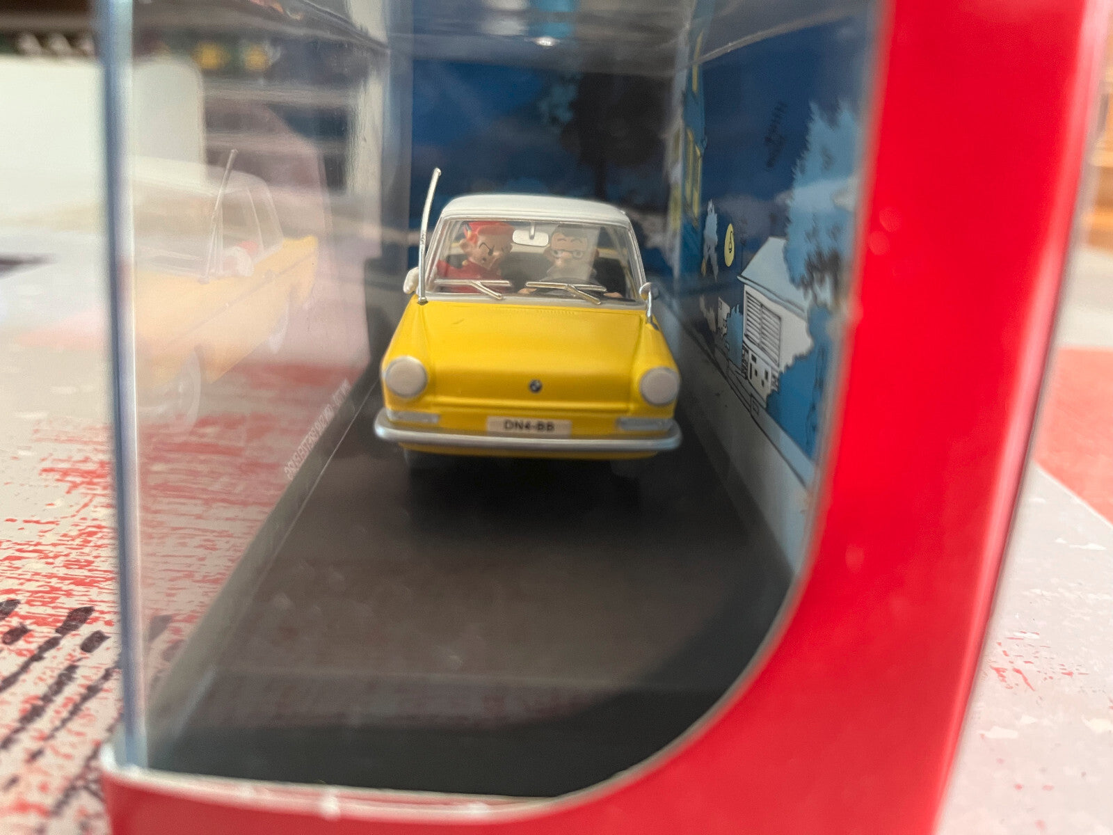 Voiture Miniature BMW 700 QRN sur Bretzelburg Spirou 1/43