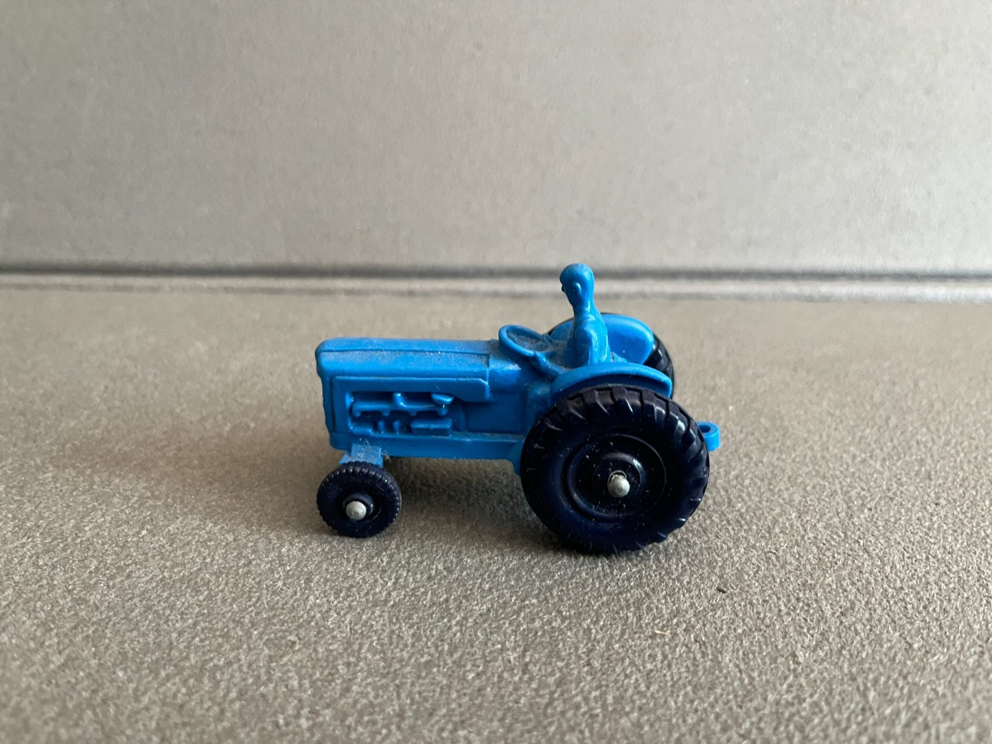 Voiture Miniature Ancien Tracteur Agricole Tomte Lardal Norway Plastique Gomme