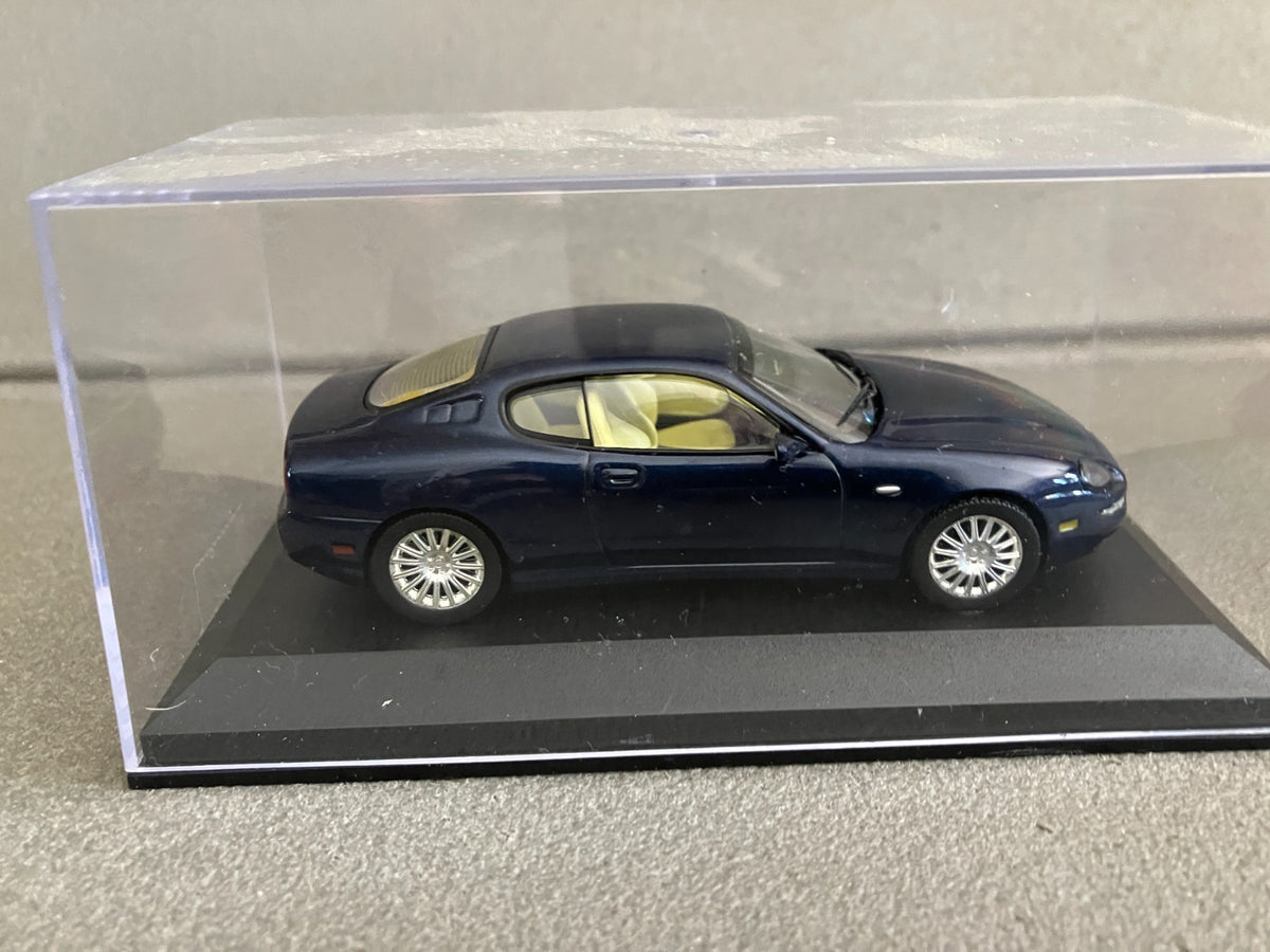Voiture Miniature Maserati Coupé au 1/43