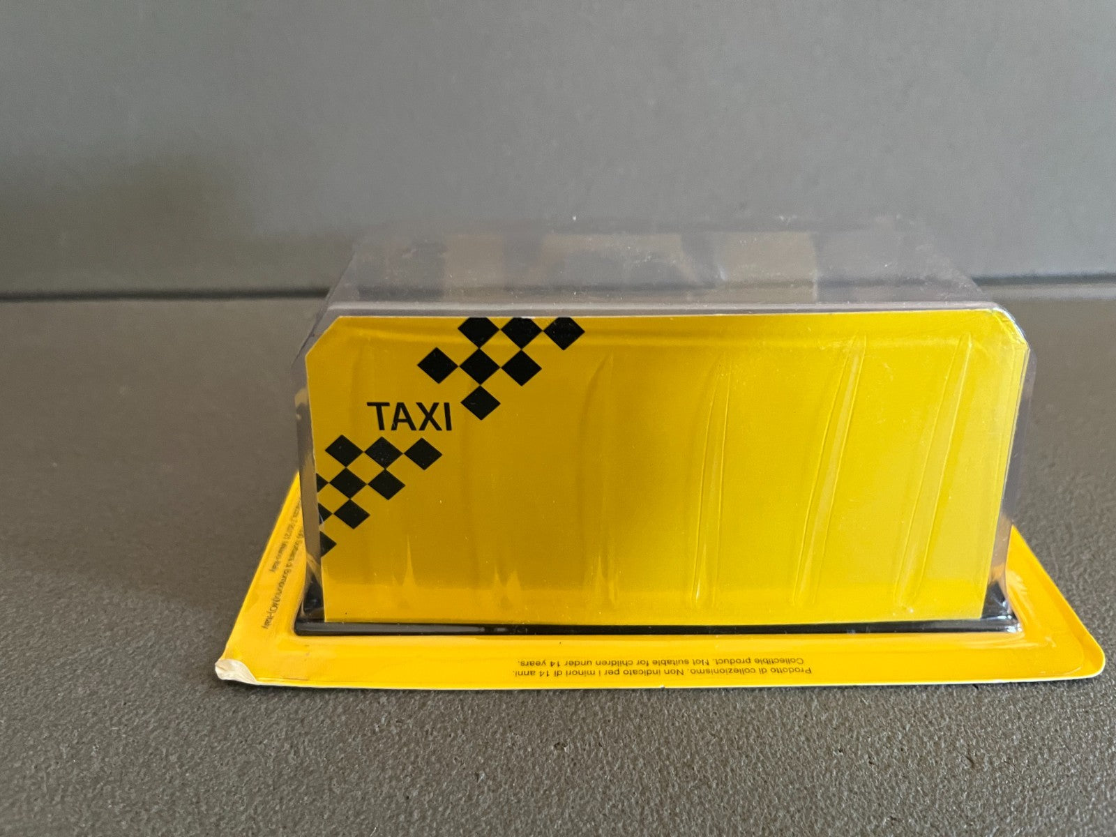 Voiture Miniature Volvo 144 Stockholm 1970 Taxi du Monde au 1/43