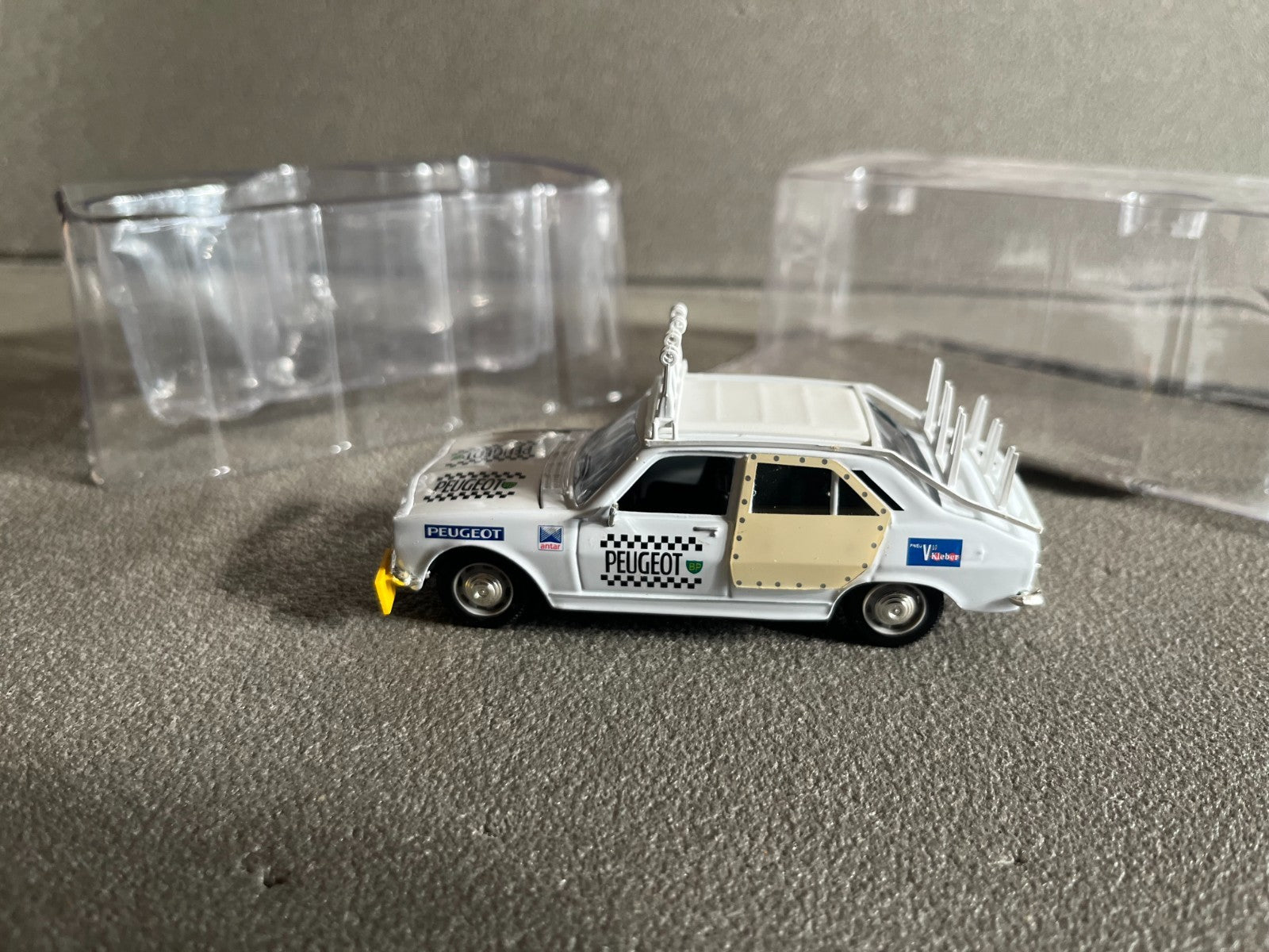 Voiture Miniature Peugeot 504 Assistance 1975 Tour de France Vélo Norev 1/43