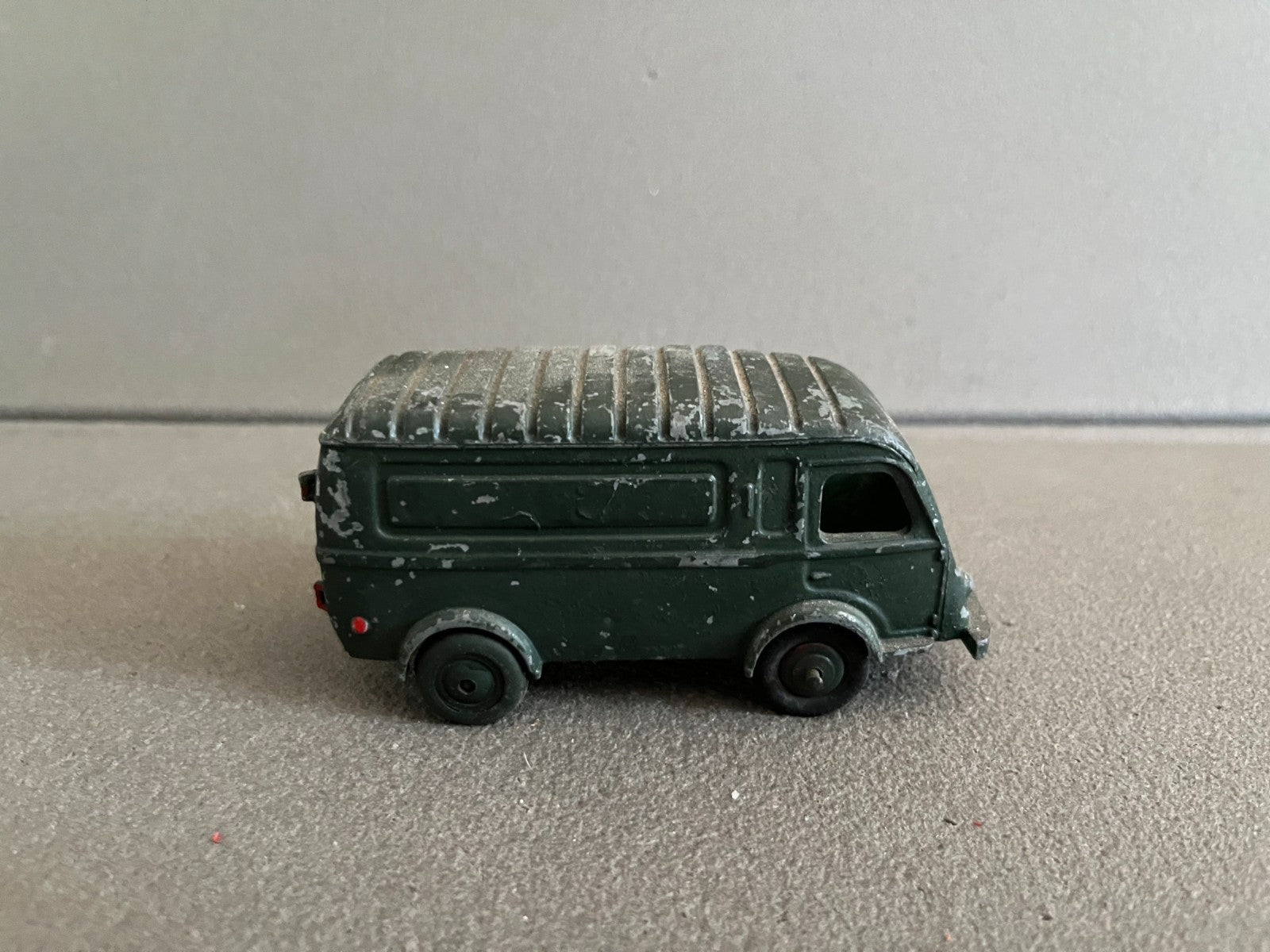Ancienne Miniature Camion Renault 1000 Kgs CIJ France Epave