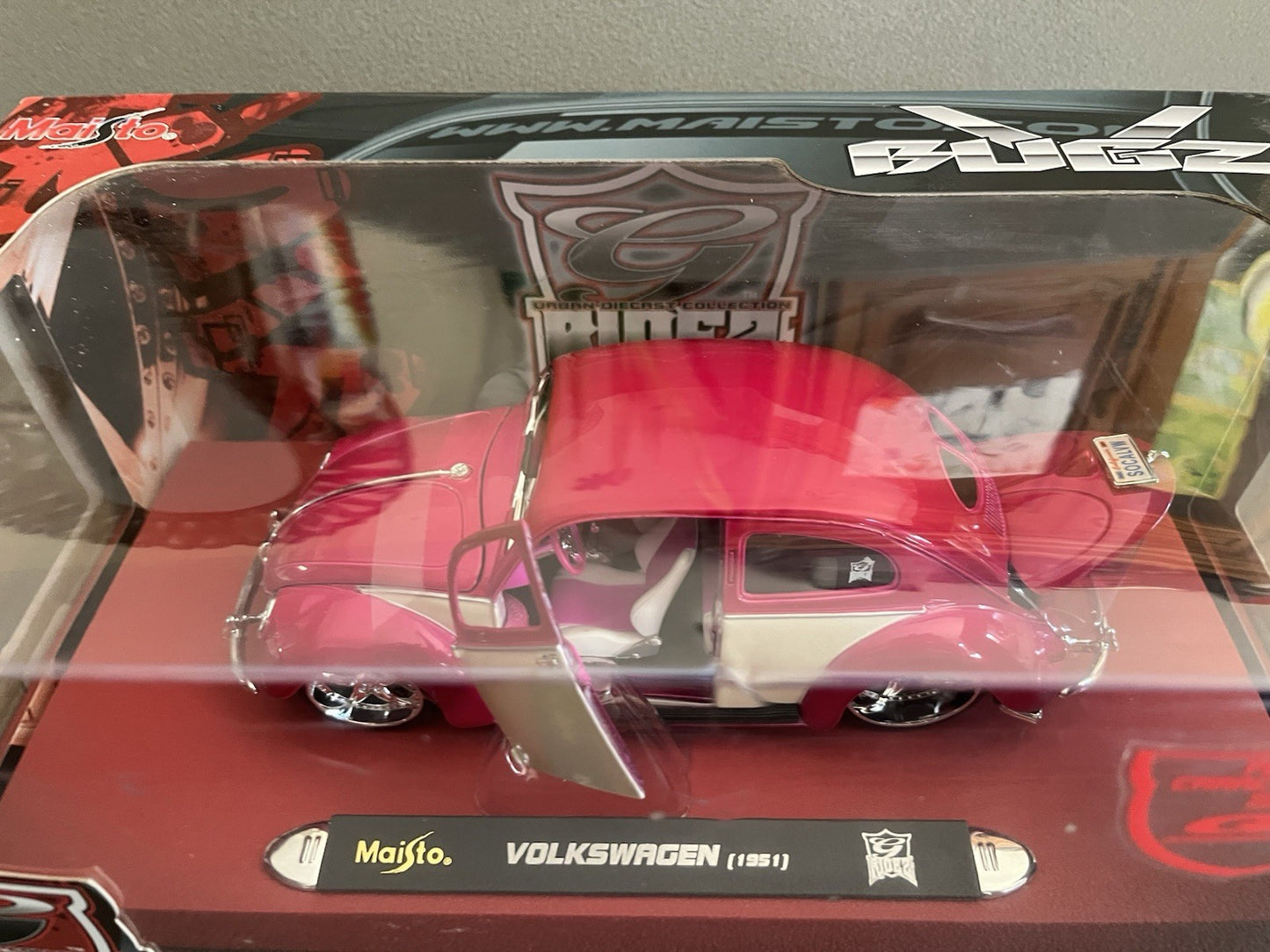 Voiture miniature Volkswagen Coccinelle tuning bugz Maisto au 1/18