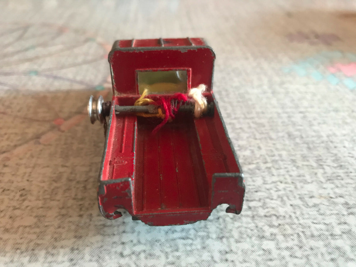 Ancienne Voiture Miniature Land Rover 109 W.B Corgi Toys Made GT Britain Epave 