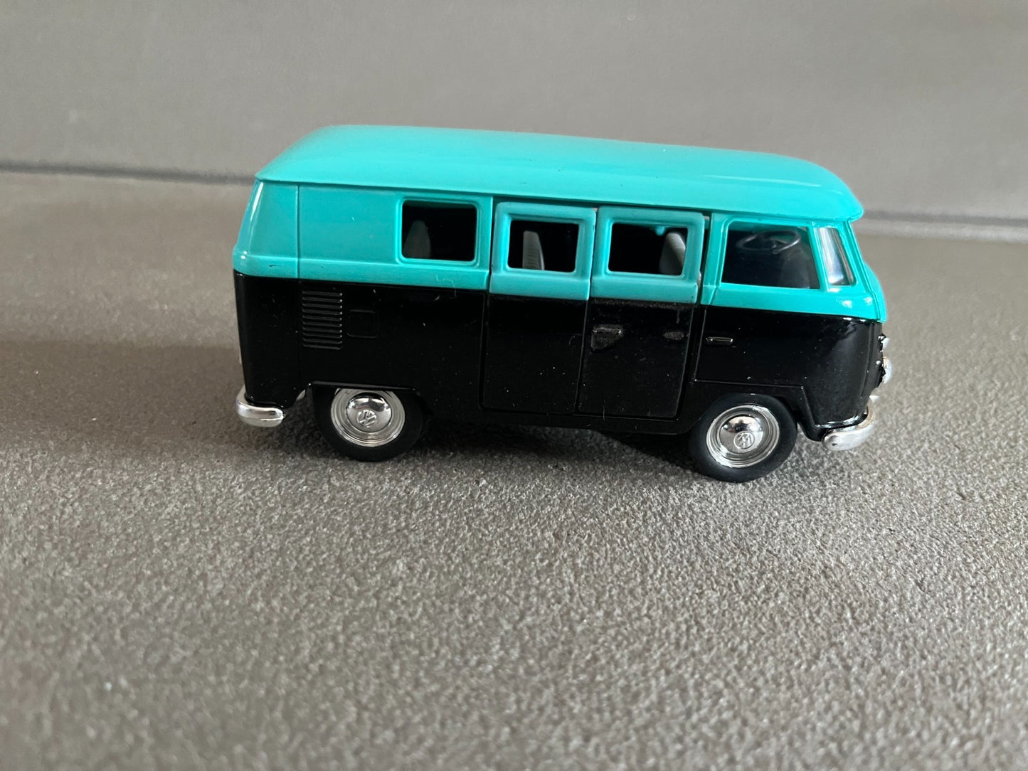Voiture Miniature Bus Volkswagen Combi T1 1963 Welly au 1/34 1/39