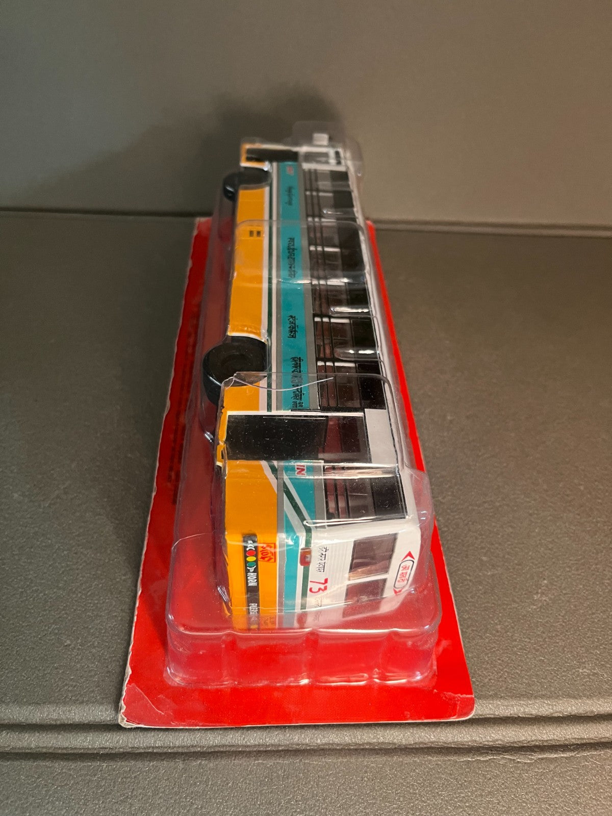 Voiture miniature Tata LPO 1512 Autocar Autobus Bus Hachette 1/43