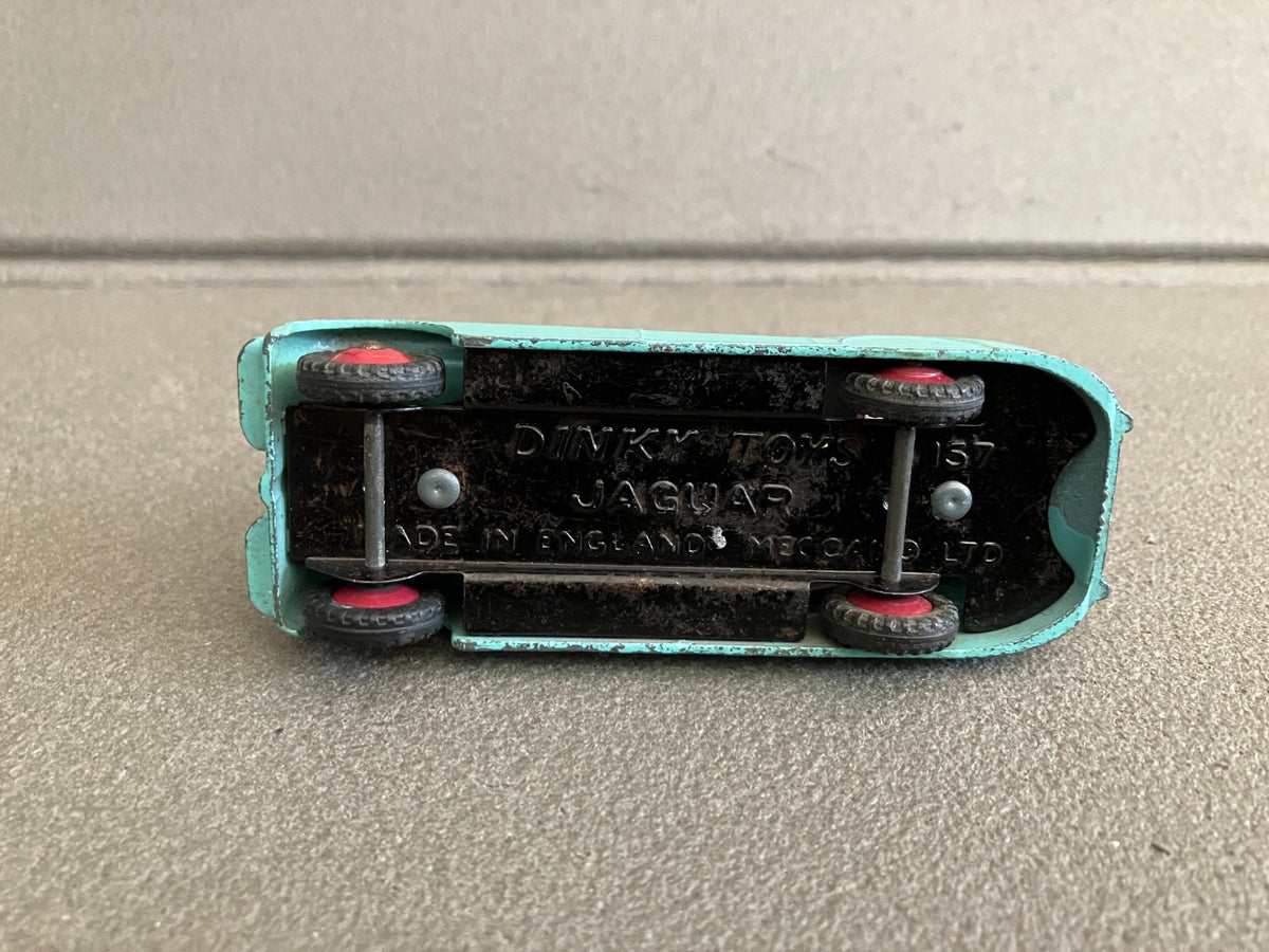 Ancienne Voiture Miniature Jaguar XK120 157 England Meccano Dinky Toys 1/43