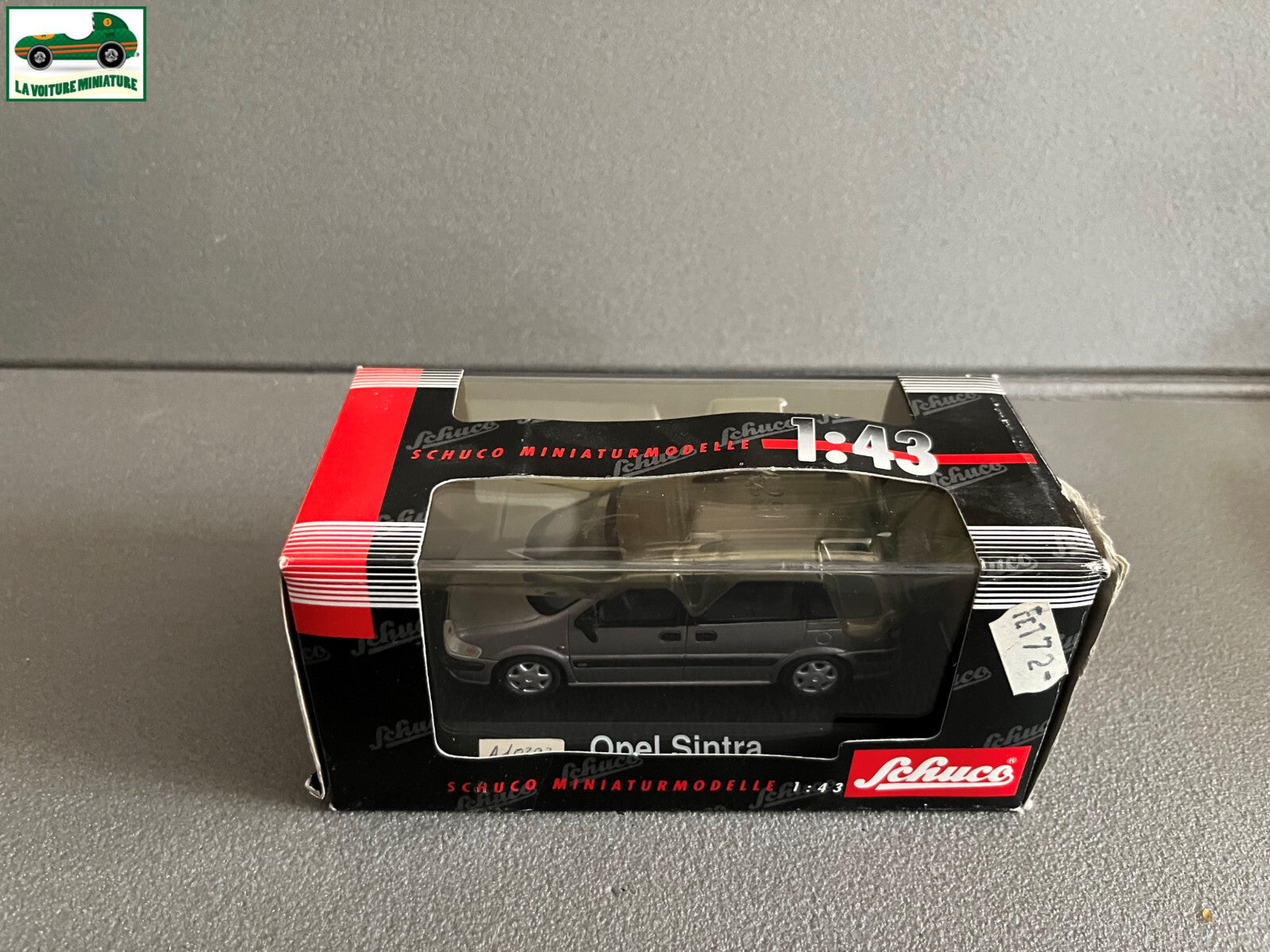 Voiture Miniature Opel Sintra Schuco au 1/43