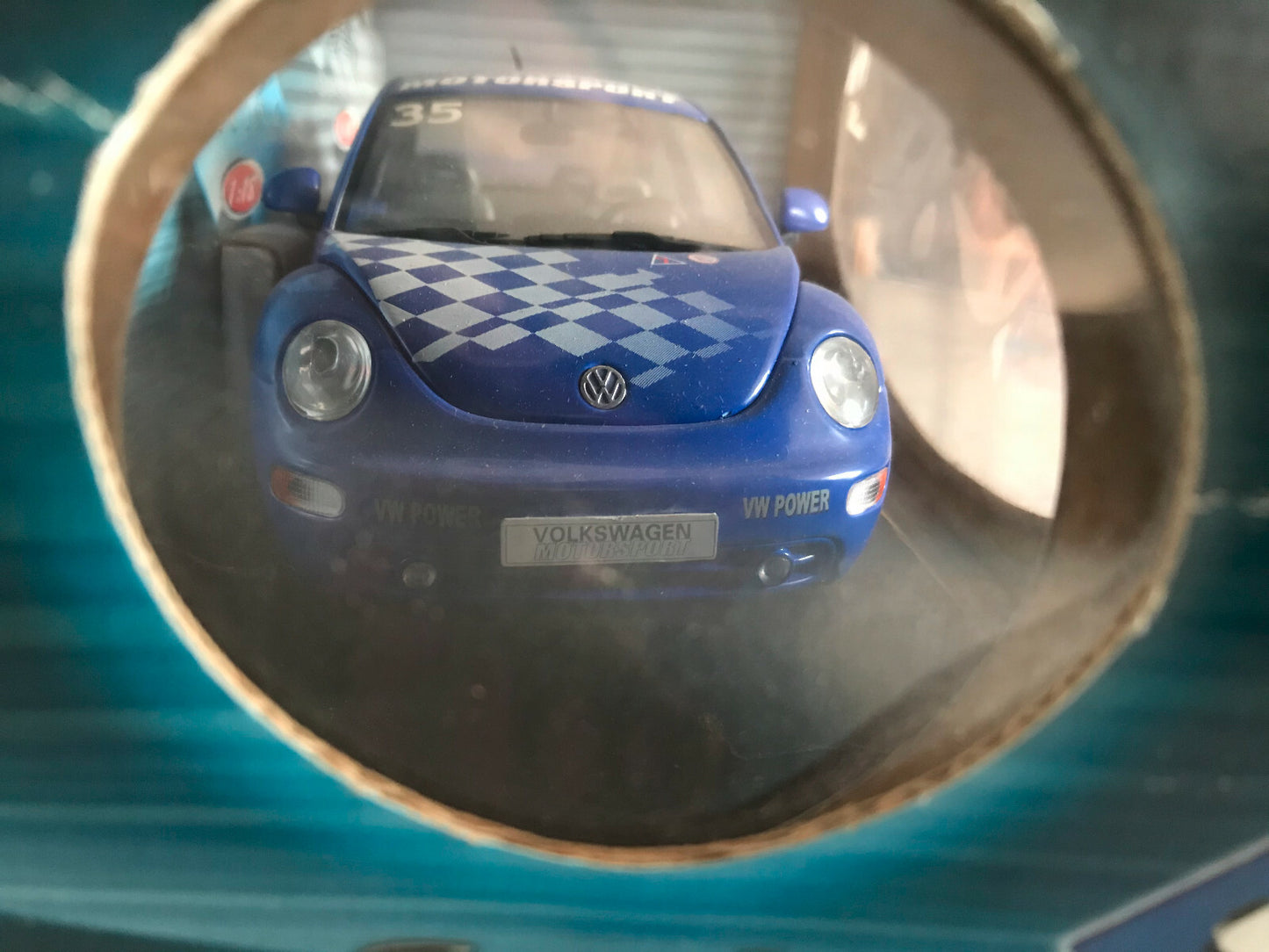 Voiture miniature Volkswagen VW New Beetle 1999 Solido 9033 au 1/18