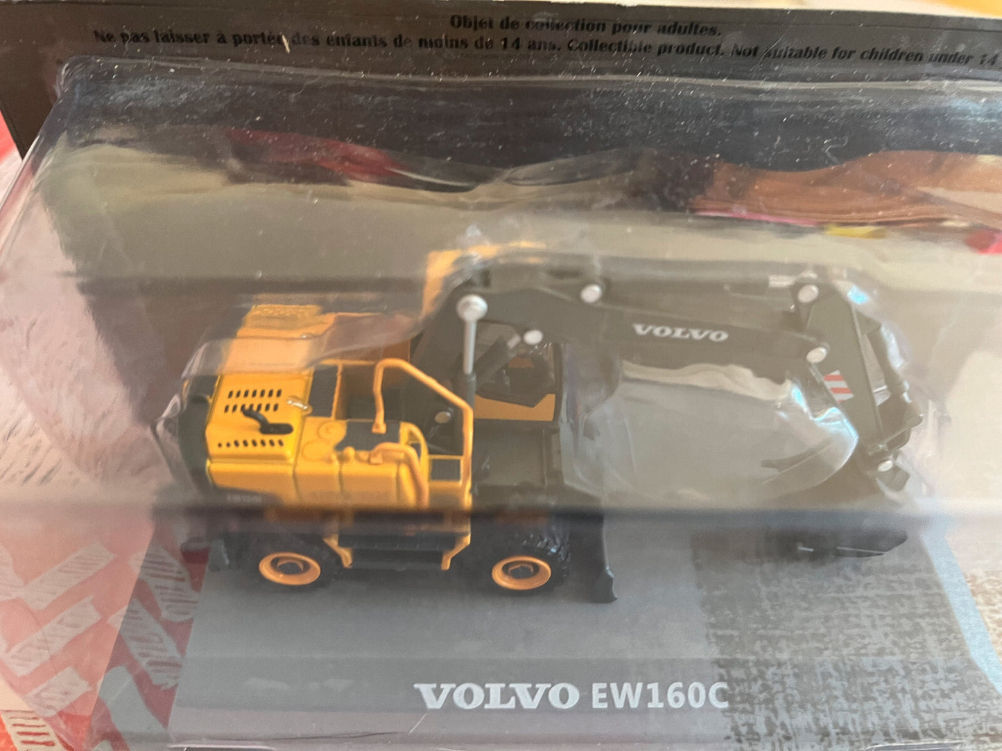 Miniature Véhicule de chantier Volvo EW160C Pelle Hachette 1/72