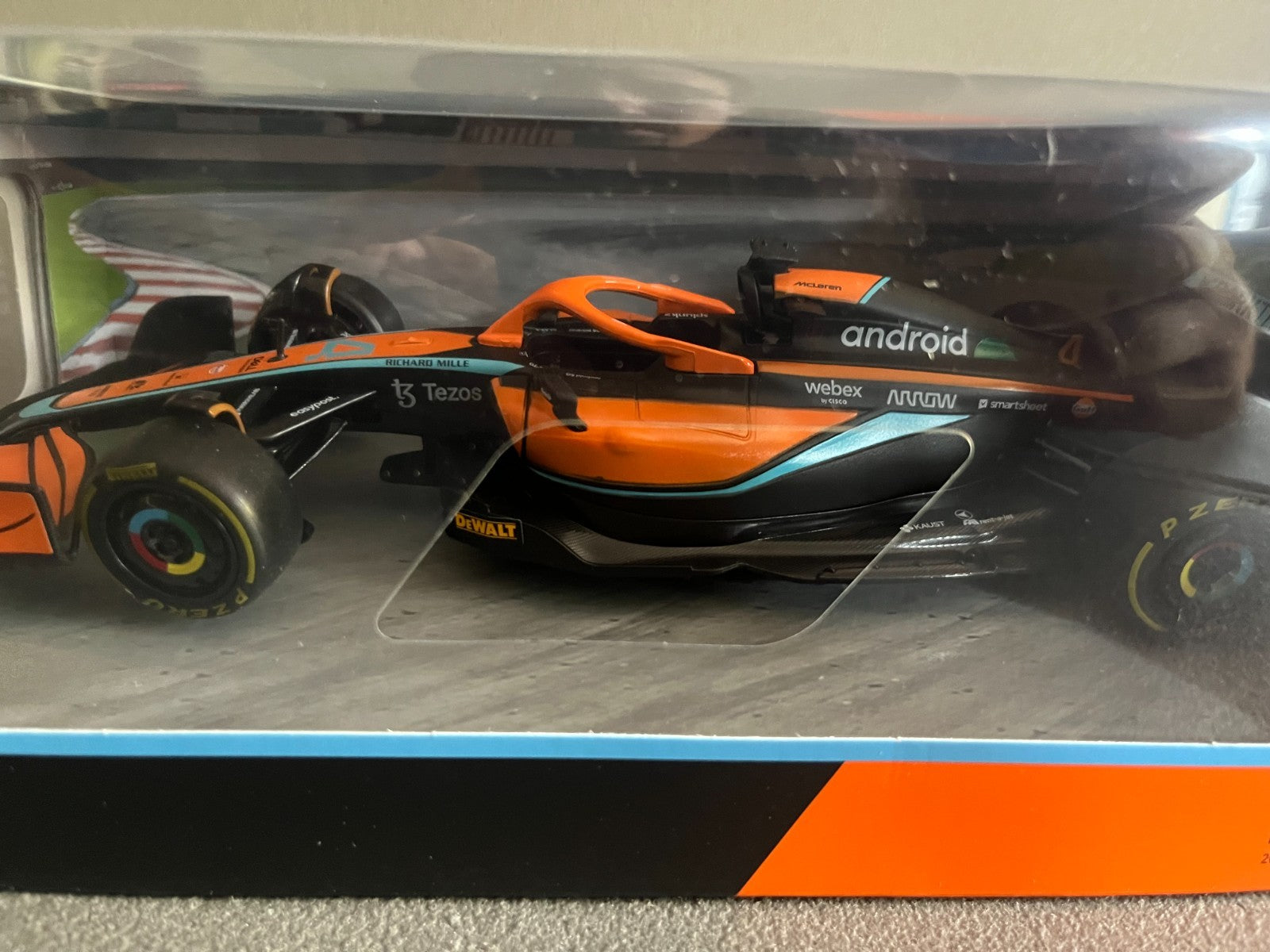 Voiture miniature Formule 1 McLaren MCL 36 Romagna 2022 Rastar 1/24