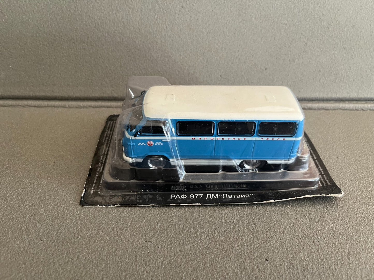 Voiture Miniature Camion Raf 977 Taxi Ixo DeAgostini URSS Pays Est Russie 1/43