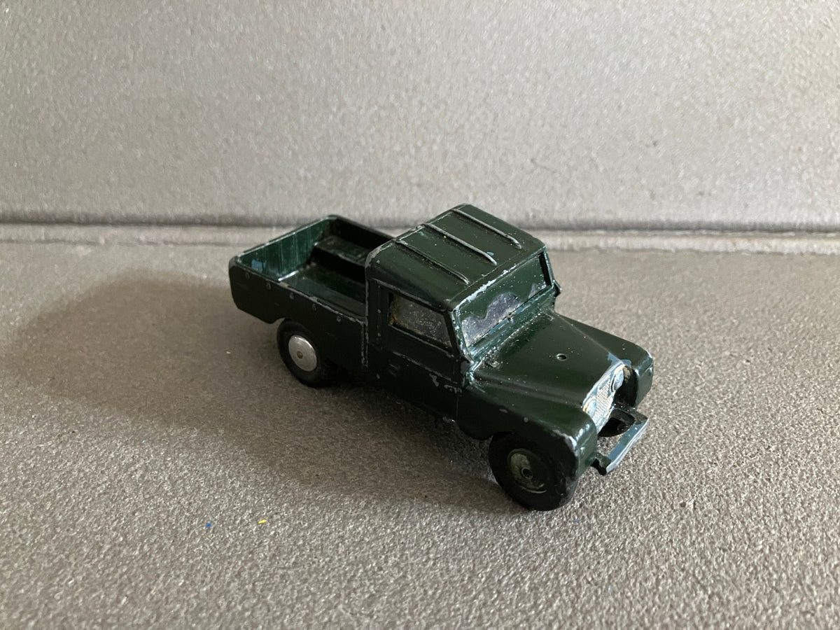 Ancienne Miniature Voiture Land Rover 109 W.B. Corgi Toys Epave 1/43