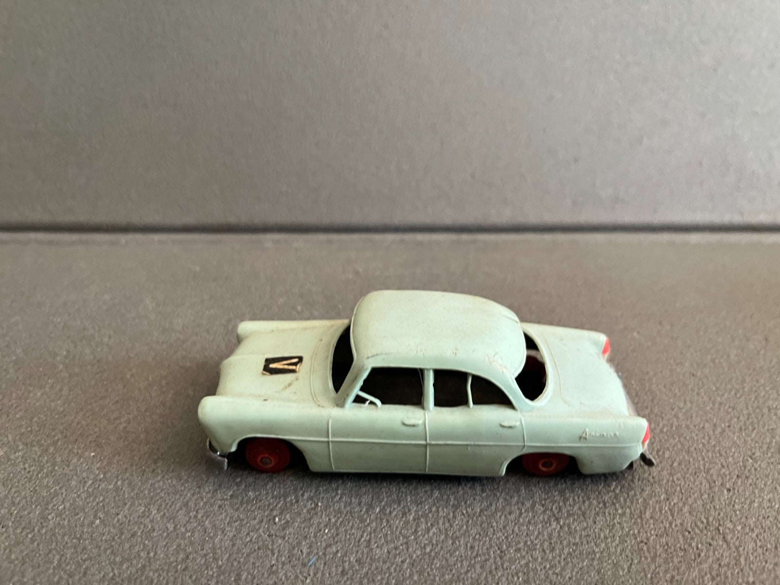 Ancienne Voiture Miniature Simca Ariane Norev Plastique France Epave