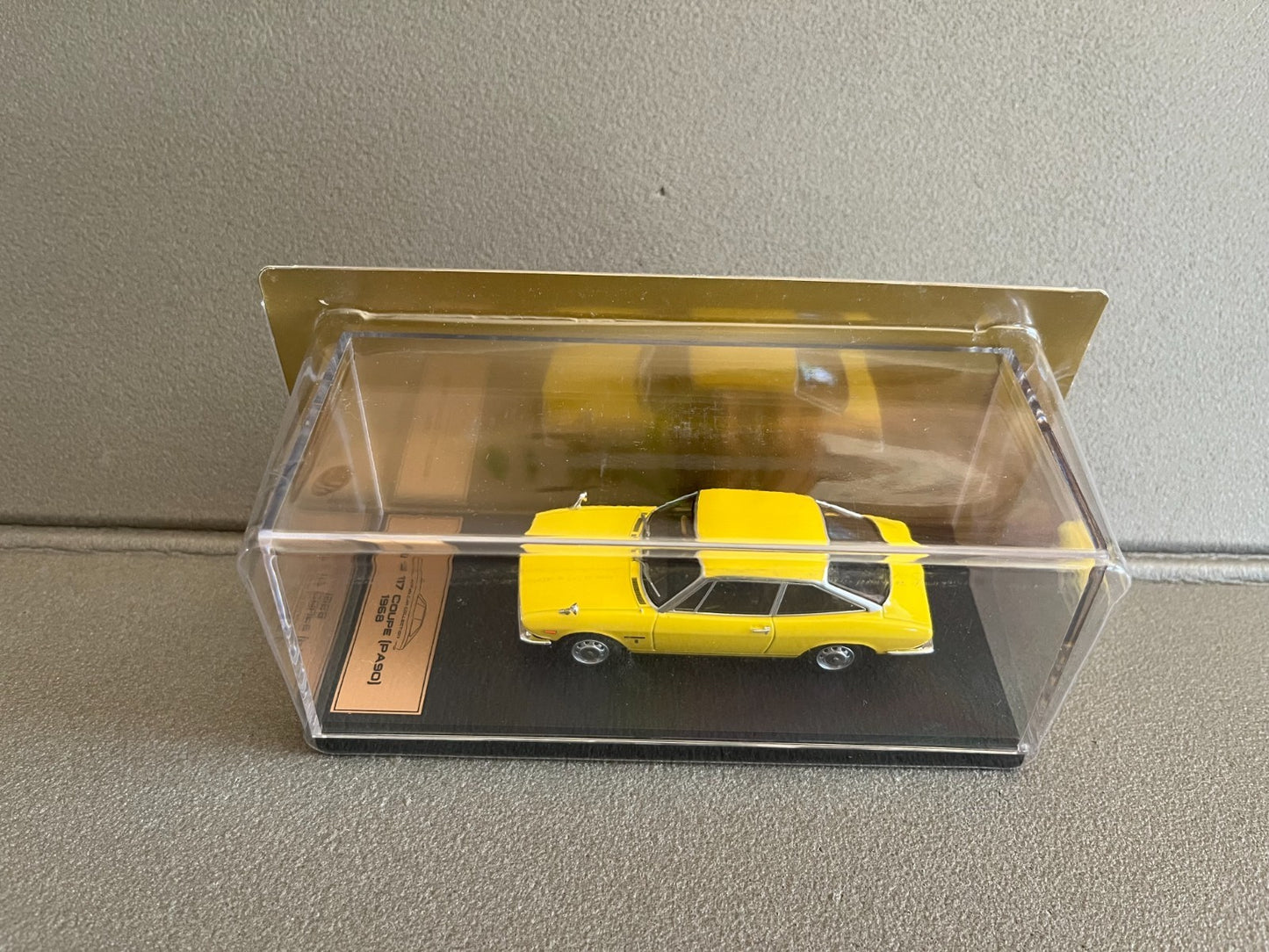 Voiture miniature Collection Isuzu 117 Coupé 1968 Hachette Japon 1/43