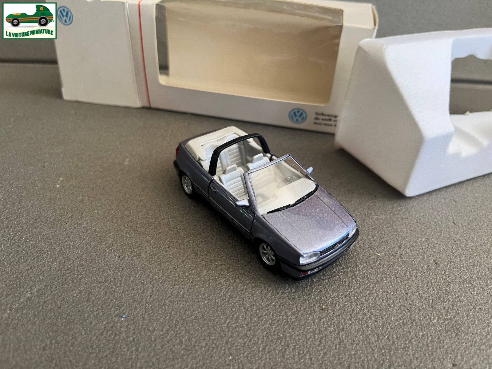 Voiture Miniature Volkswagen Golf Cabriolet Schabak au 1/43