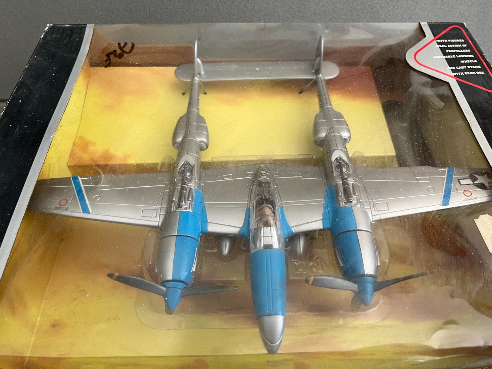 Ancien Avion miniature Militaire Vintage Plastique P-38J Toy Mark 1/48
