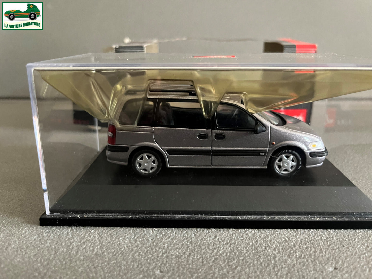 Voiture Miniature Opel Sintra Schuco au 1/43