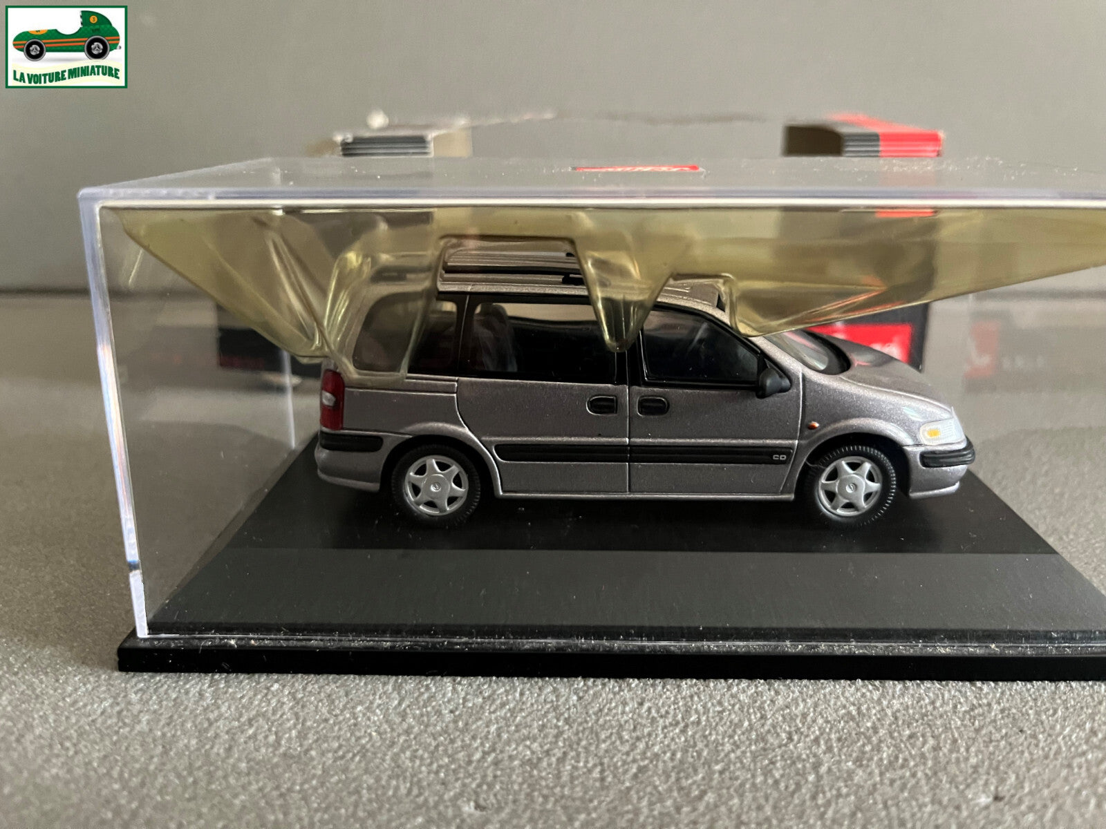 Voiture Miniature Opel Sintra Schuco au 1/43