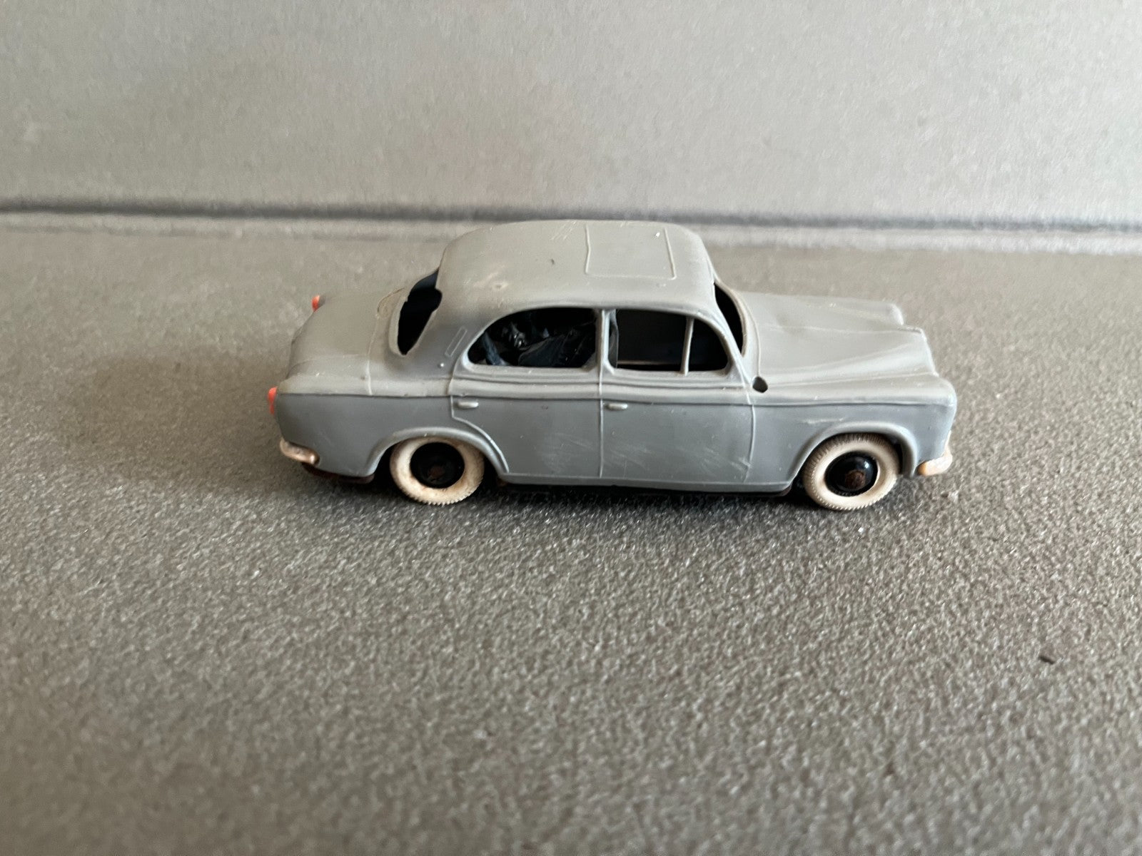 Voiture Miniature Ancienne Peugeot 403 Norev Plastique France Epave 1/43