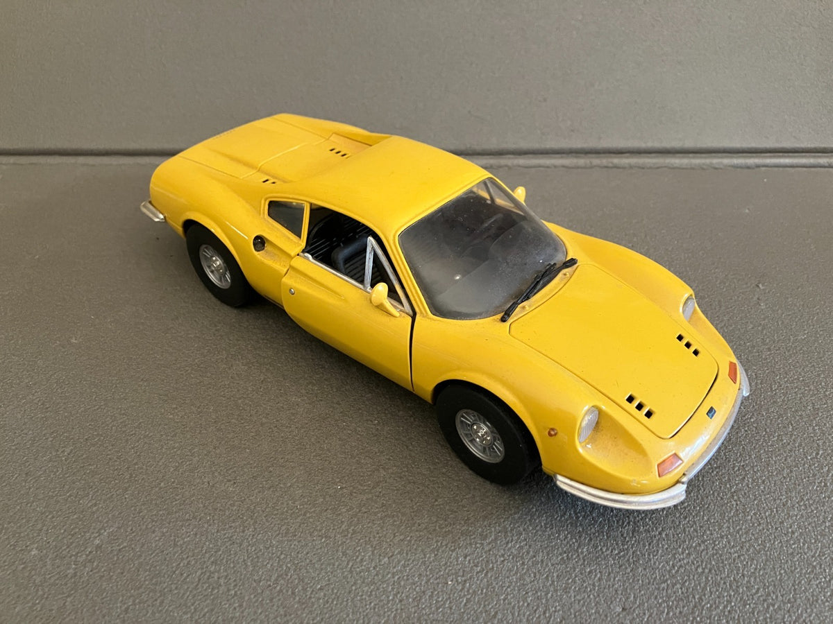 Ancienne Voiture miniature Ferrari Dino 246 GT Anson au 1/18