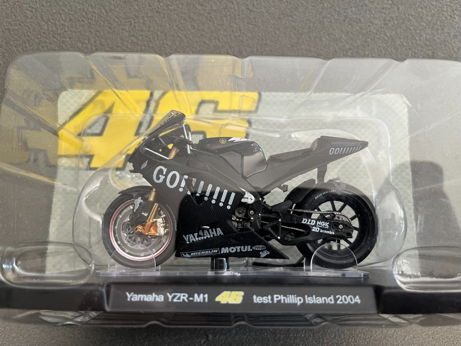 Moto GP miniature Valentino Rossi 46 Yamaha YZR-M1 Test Phillip Island 2004 1/18