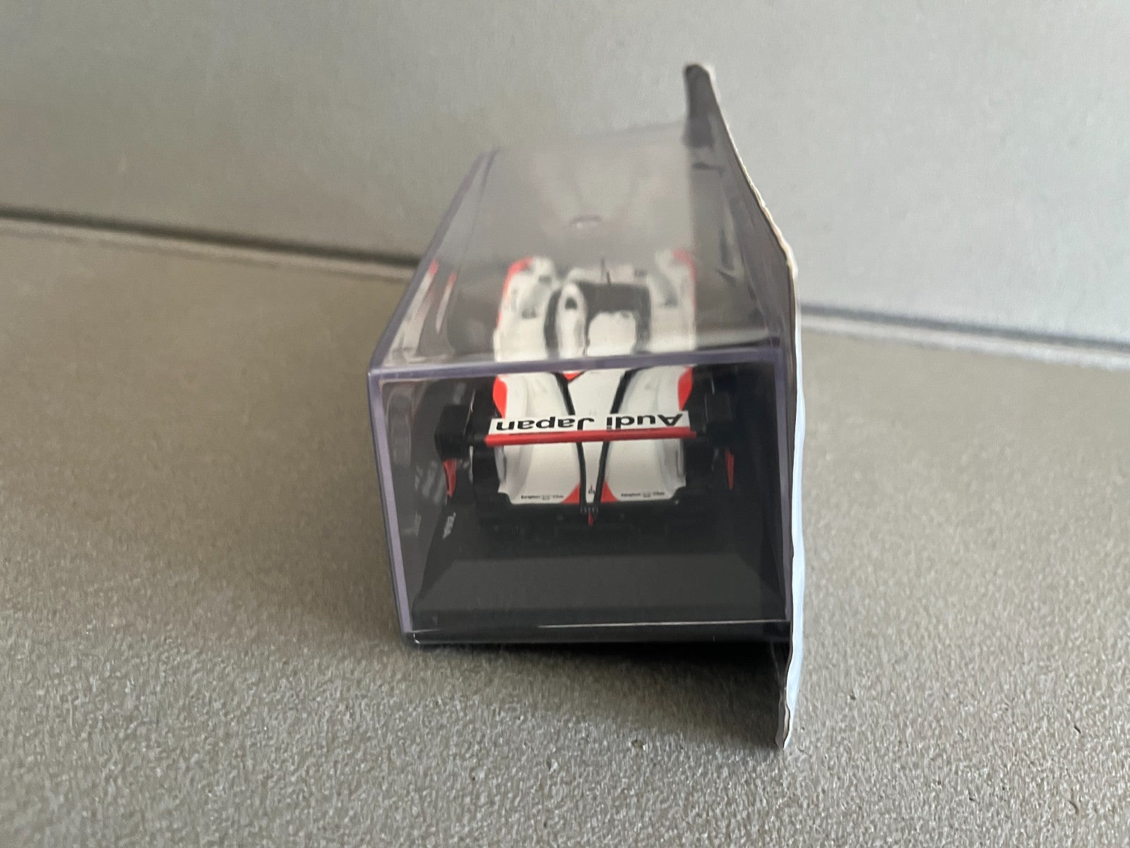 Voiture miniature Collection Audi R8 24h Le Mans 2004 1/43