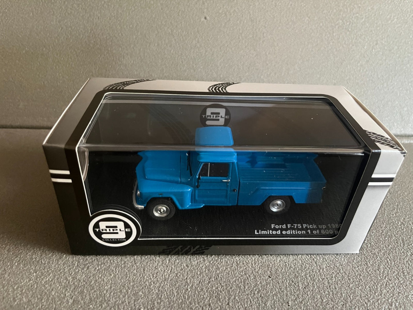 Voiture Miniature Ford F-75 Pick Up 1980 Triple 9 au 1/43