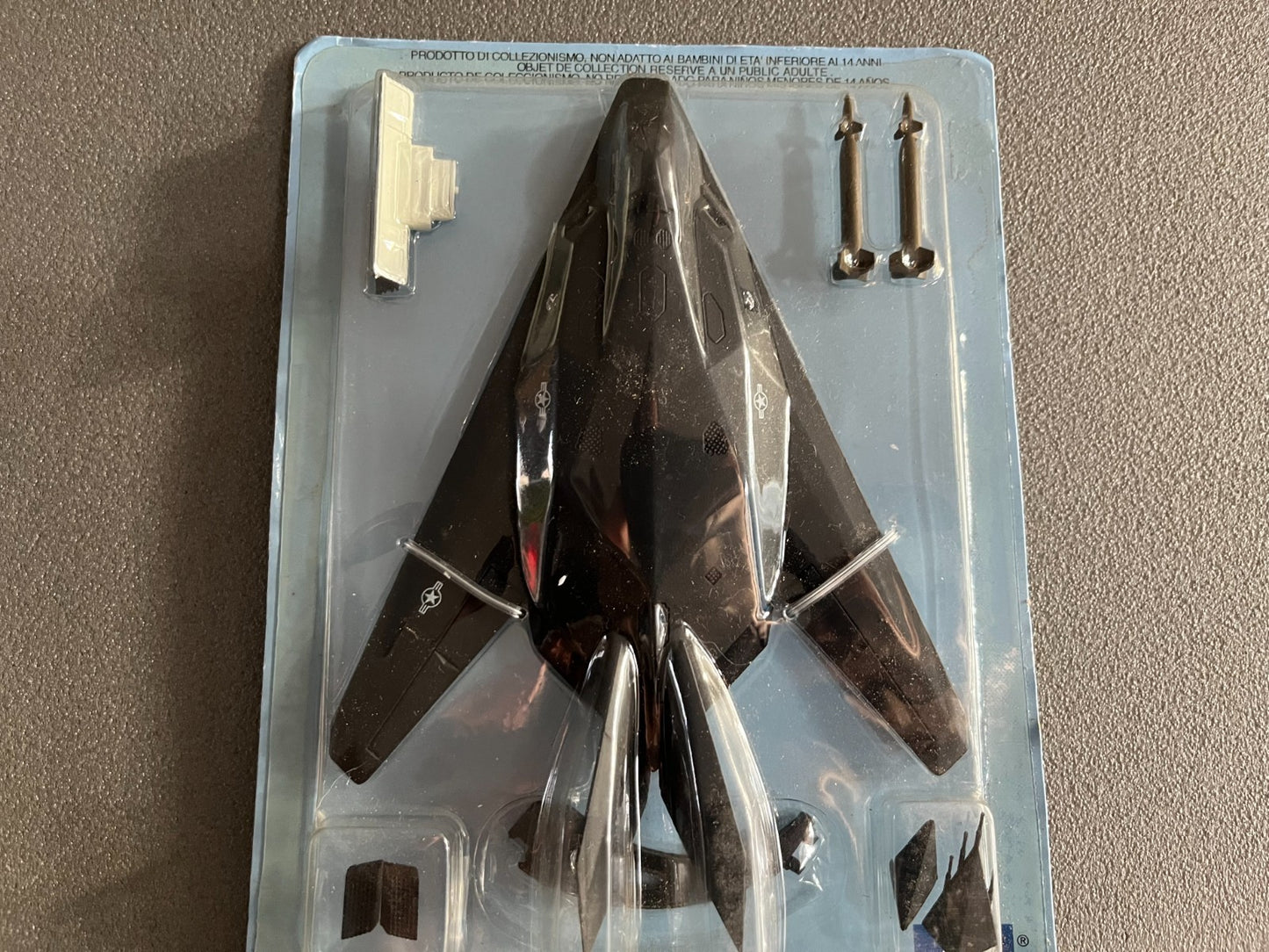 Avion miniature Militaire F-117 Stealth Italeri 1/100