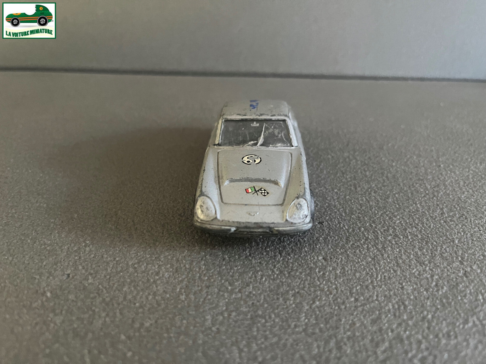 Ancienne Miniature Voiture Aston Martin DBS Politoys 1/43 Epave
