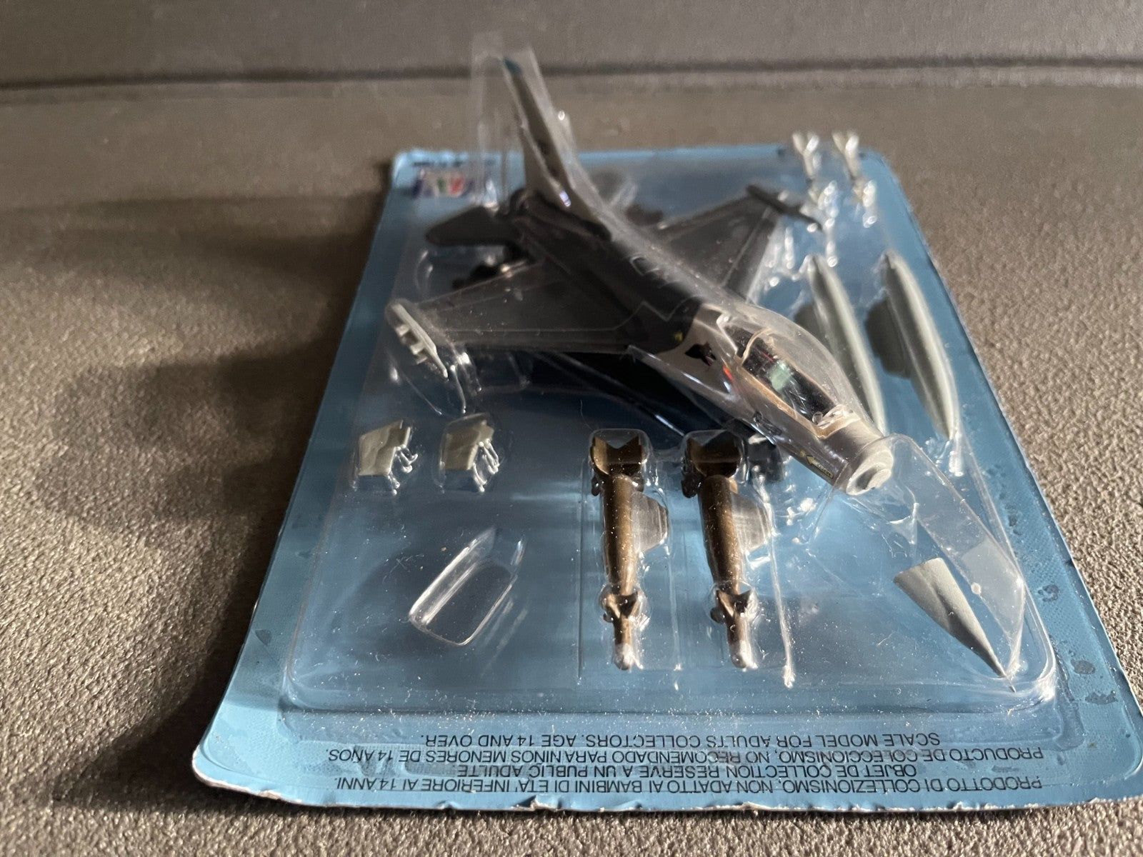 Avion miniature Militaire F-16A Fabbri Italeri 1/100